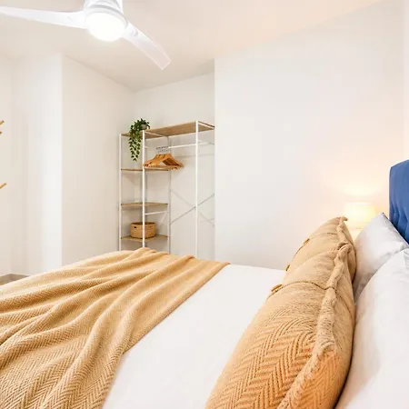 Huoneisto Burgos Ii Terrace Pool Parking By 10tosea